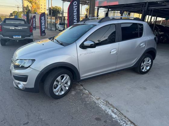 RENAULT SANDERO 1.6 16V SCE FLEX STEPWAY MANUAL RENAULT SANDERO 1.6 16V SCE FLEX STEPWAY MANUAL